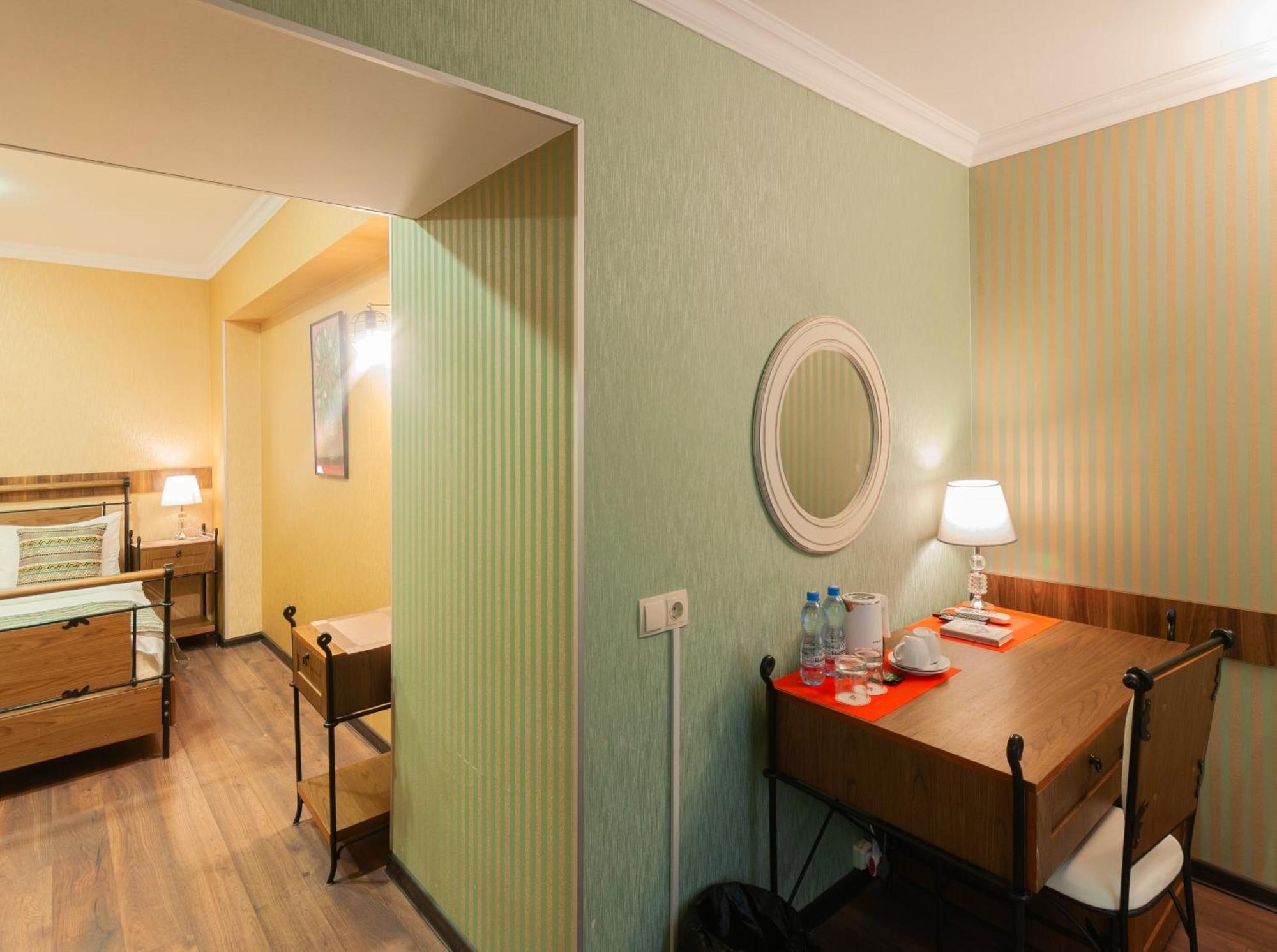Hotel Brigitte Tbilisi Esterno foto