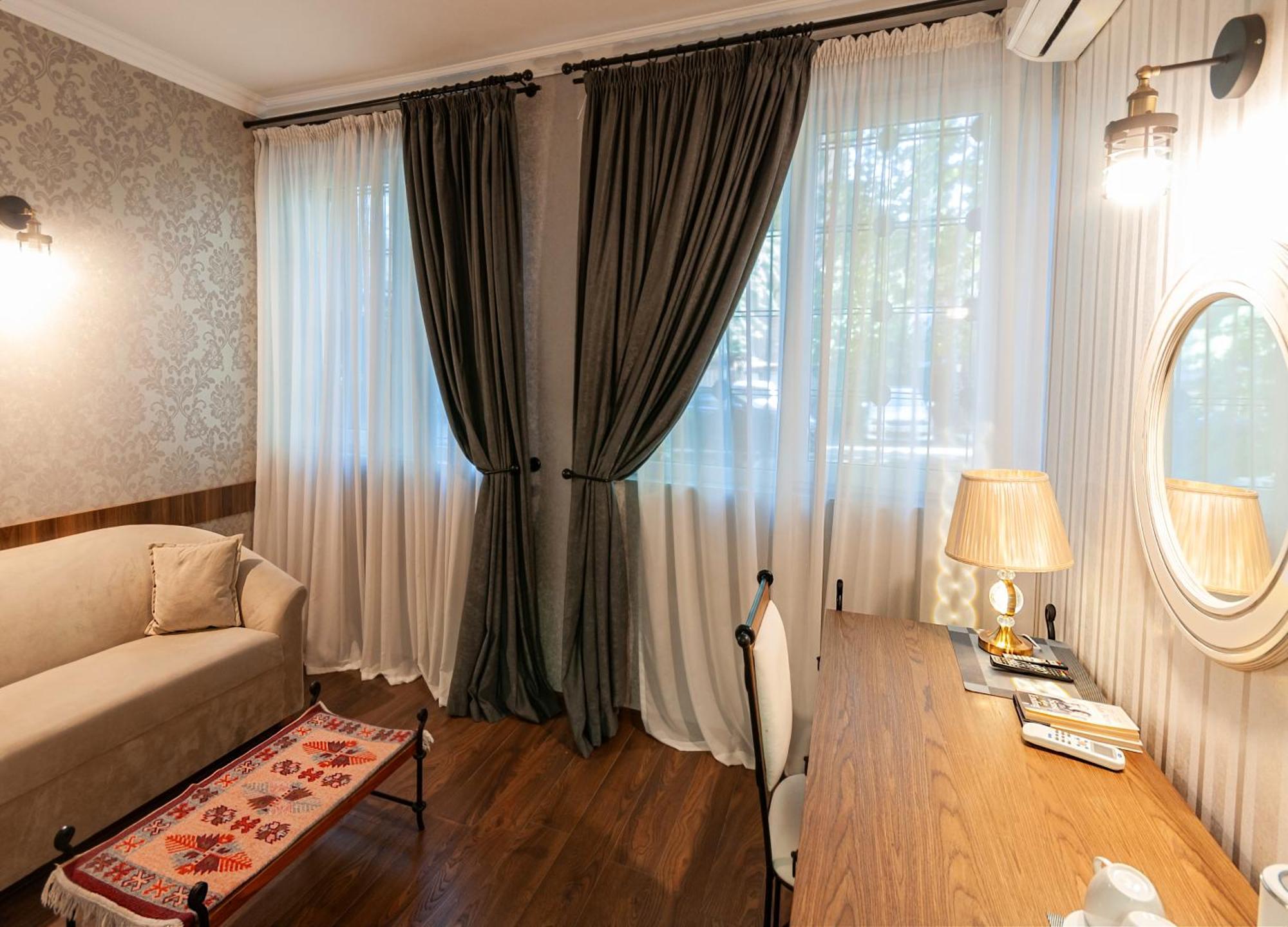 Hotel Brigitte Tbilisi Esterno foto