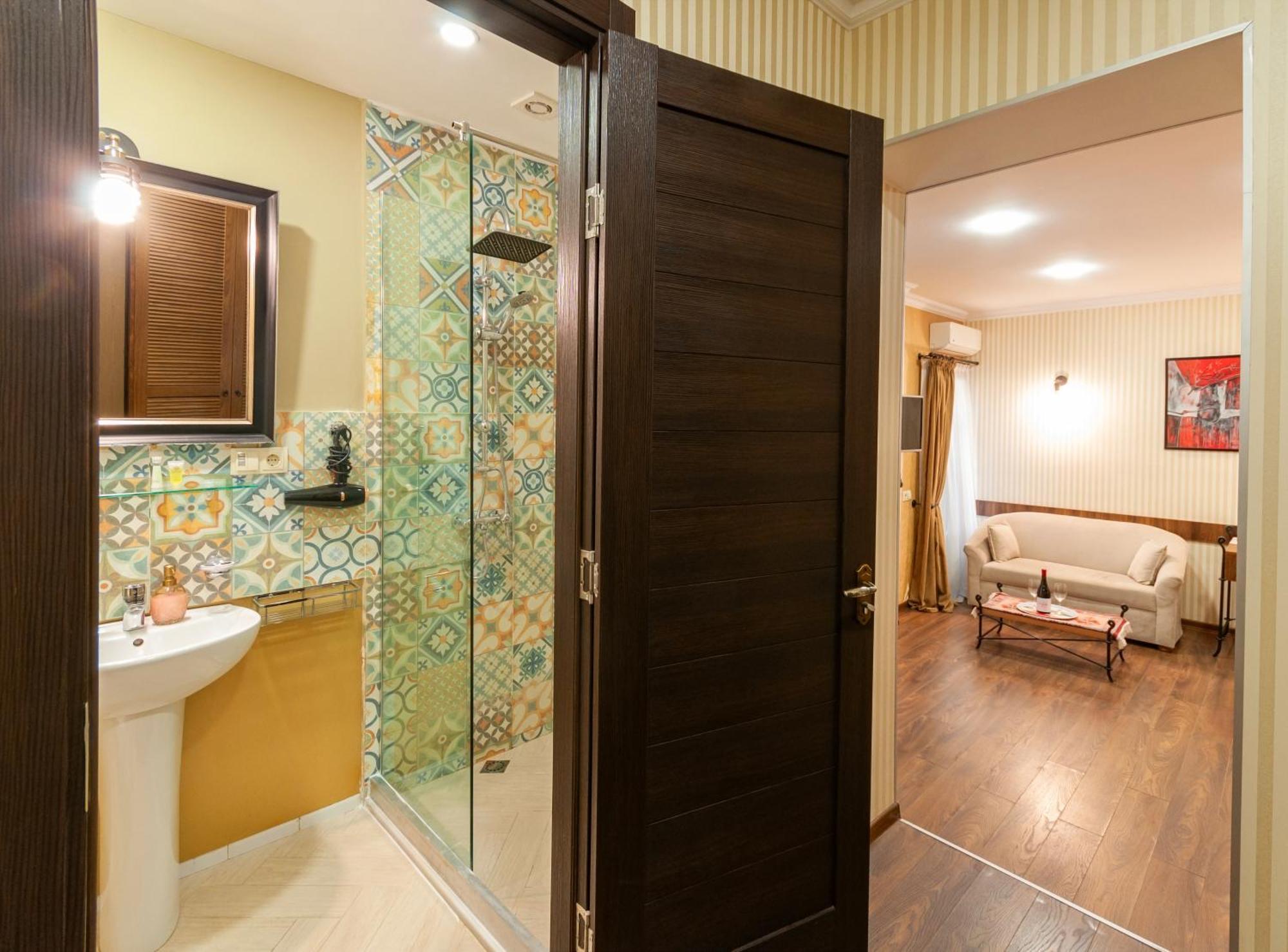 Hotel Brigitte Tbilisi Esterno foto